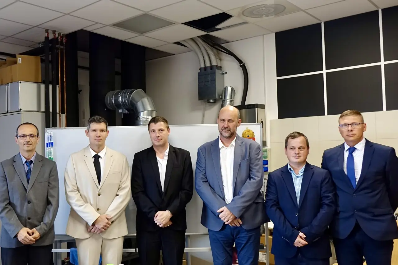 Pek&aacute;r Imre Doktori Iskola